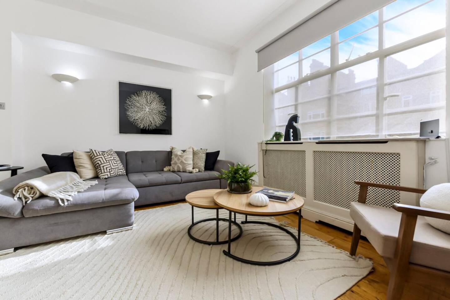 1 Bed Apartment- Mayfair 6 Apartment London