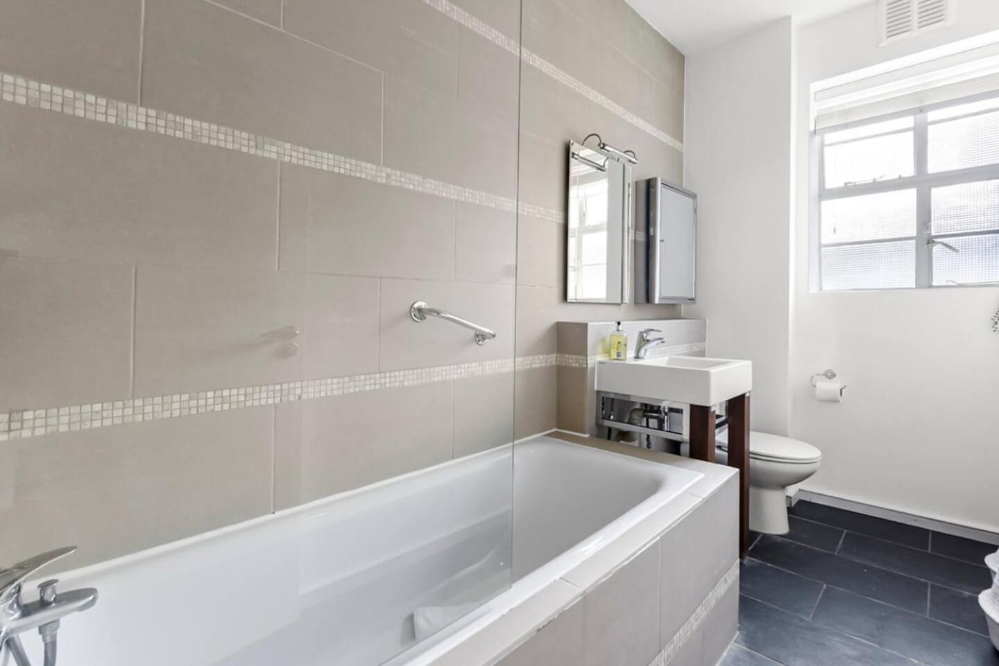 Apartment 1 Bed Apartment- Mayfair 6 London